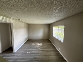 Mountain View Townhomes in Hemet, CA - Foto de edificio - Building Photo