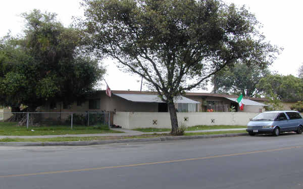 524 S Richman Ave in Fullerton, CA - Foto de edificio