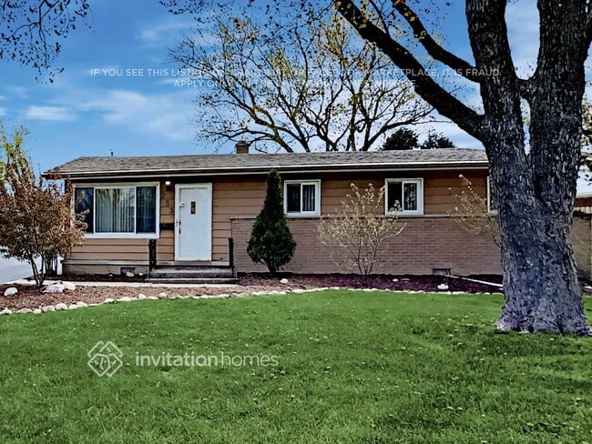 property at 253 E La Porte Dr