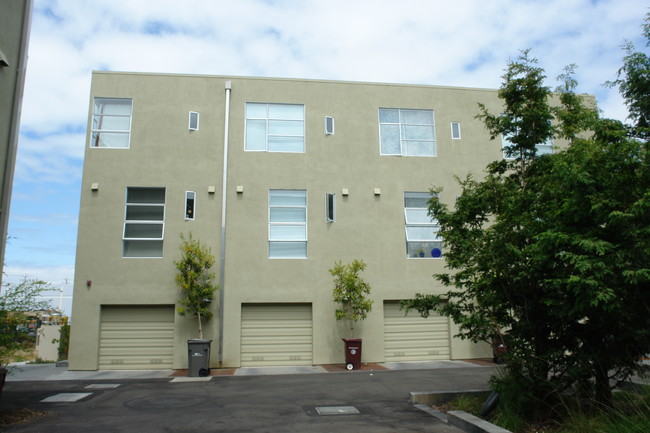 1336 Powell St in Emeryville, CA - Building Photo - Building Photo