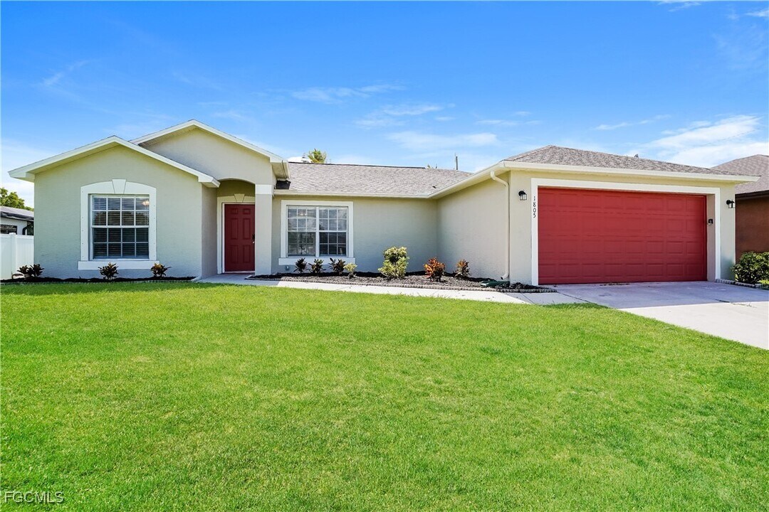 1805 NE 21st Pl in Cape Coral, FL - Building Photo