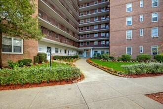 Park City 3&4 Apartments in Rego Park, NY - Building Photo - Building Photo
