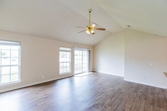 255 Ravenwood Rd in Siloam Springs, AR - Building Photo - Building Photo