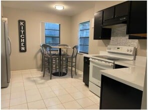 5080 Barrington Cir, Unit Villa in Sarasota, FL - Building Photo - Building Photo