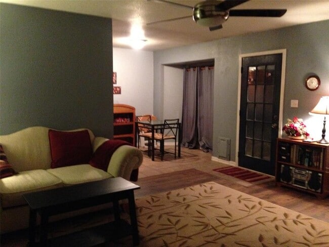 property at 1917 Castle Gate Cir