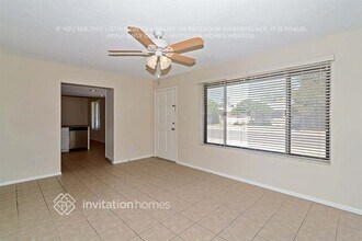 7341 W Shangri La Rd in Peoria, AZ - Foto de edificio - Building Photo