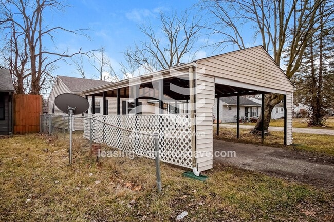 4709 E 33rd St in Indianapolis, IN - Foto de edificio - Building Photo