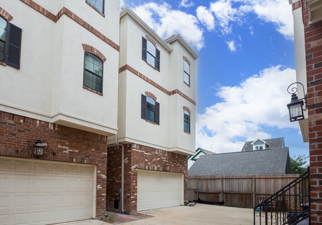 1404 W 26th St in Houston, TX - Building Photo