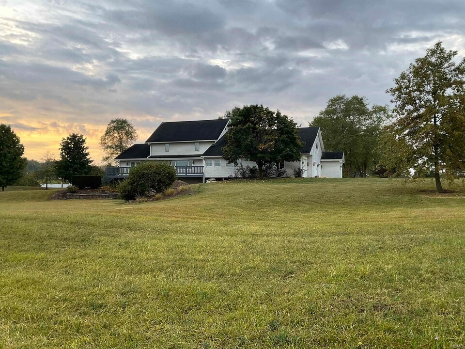 10421 Yoder Rd in Roanoke, IN - Building Photo