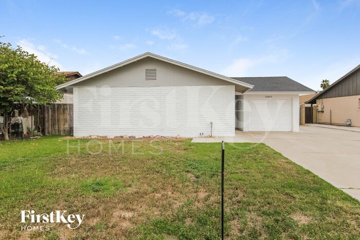 10843 N 45th Ave in Glendale, AZ - Foto de edificio