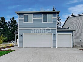 12401 83rd Ave E in Puyallup, WA - Building Photo