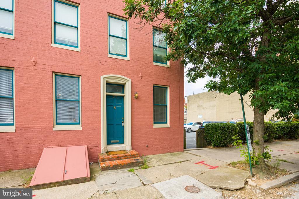 3 W Henrietta St in Baltimore, MD - Building Photo