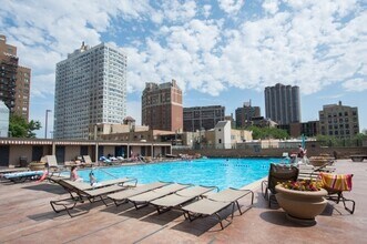 655 W Irving Park Rd, Unit 604 in Chicago, IL - Building Photo - Building Photo