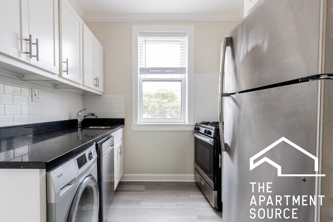 1425 W Hutchinson St, Unit 3 in Chicago, IL - Building Photo - Building Photo