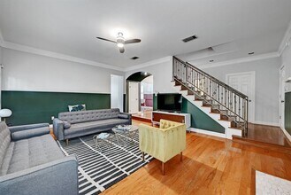 1111 E Riverside Dr in Austin, TX - Building Photo - Building Photo