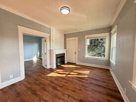 4457 38th Ave SW in Seattle, WA - Building Photo