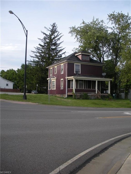 49027 Calcutta Smithferry Rd in East Liverpool, OH - Building Photo