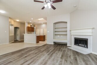 8310 E Copper Lakes Dr in Houston, TX - Building Photo - Building Photo
