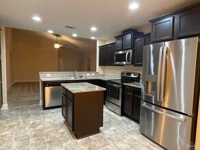 670 Edith Ln in Pensacola, FL - Building Photo - Building Photo