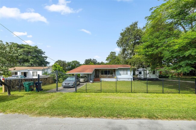 535 NW 90th St in El Portal, FL - Building Photo - Building Photo