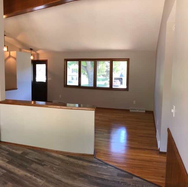 865 Charlotte Dr in Anoka, MN - Building Photo - Building Photo