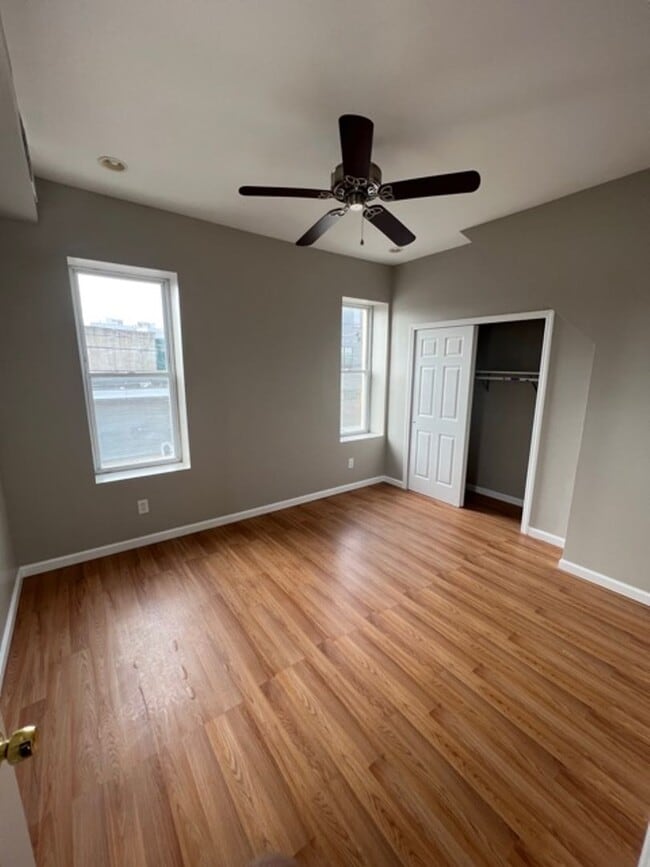 property at 2113 E Huntingdon St