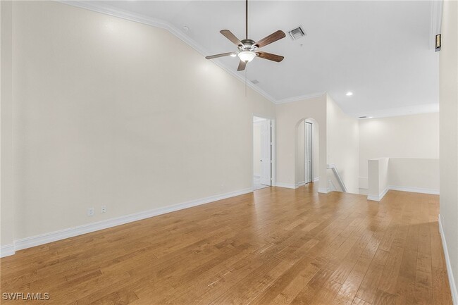 property at 1325 Mariposa Cir