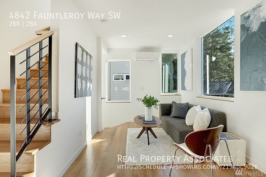 4842 Fauntleroy Wy SW in Seattle, WA - Building Photo