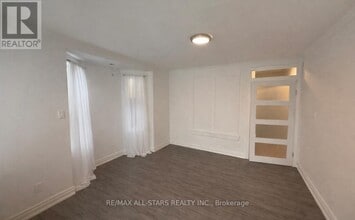 1918 A Queen St E in Toronto, ON - Building Photo - Building Photo