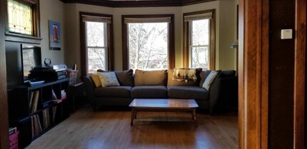 319 E Montana St, Unit 321 Upper in Milwaukee, WI - Foto de edificio - Building Photo