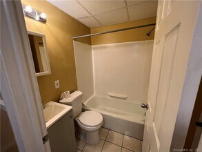 229 CT-163-Unit -4 in Montville, CT - Building Photo - Building Photo