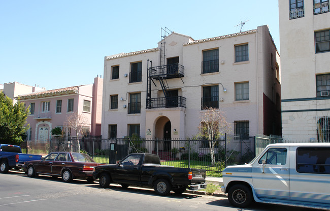 246 S Kenmore Ave in Los Angeles, CA - Building Photo - Building Photo