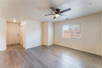 9004 Successful Ct in Las Vegas, NV - Building Photo - Building Photo
