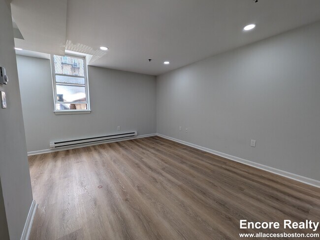 32 Queensberry St in Boston, MA - Building Photo - Building Photo
