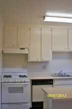 245 Strathaven Way in Stockton, CA - Foto de edificio - Building Photo