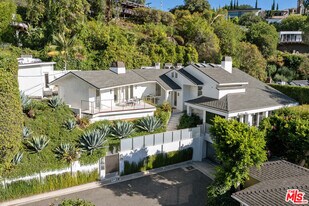 9150 Warbler Way in Los Angeles, CA - Building Photo