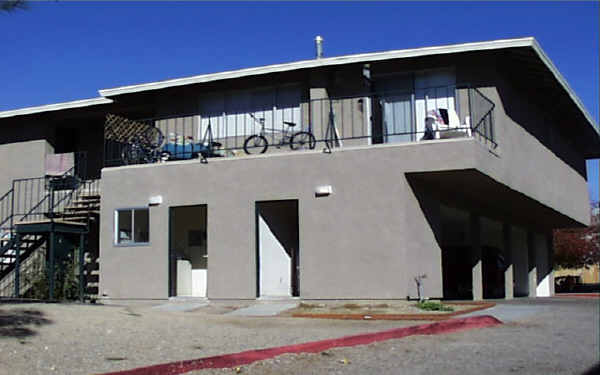 Logan Glen (por) in Barstow, CA - Foto de edificio - Building Photo