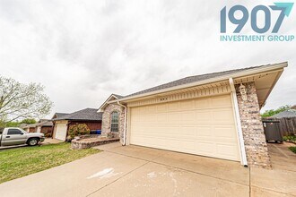 805 Sequoyah Trail in Norman, OK - Building Photo - Building Photo