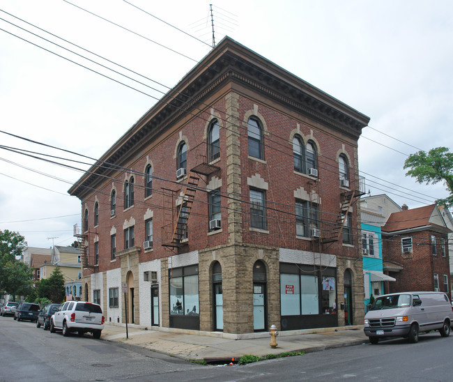 63 Saint Johns Pl in New Rochelle, NY - Building Photo - Building Photo