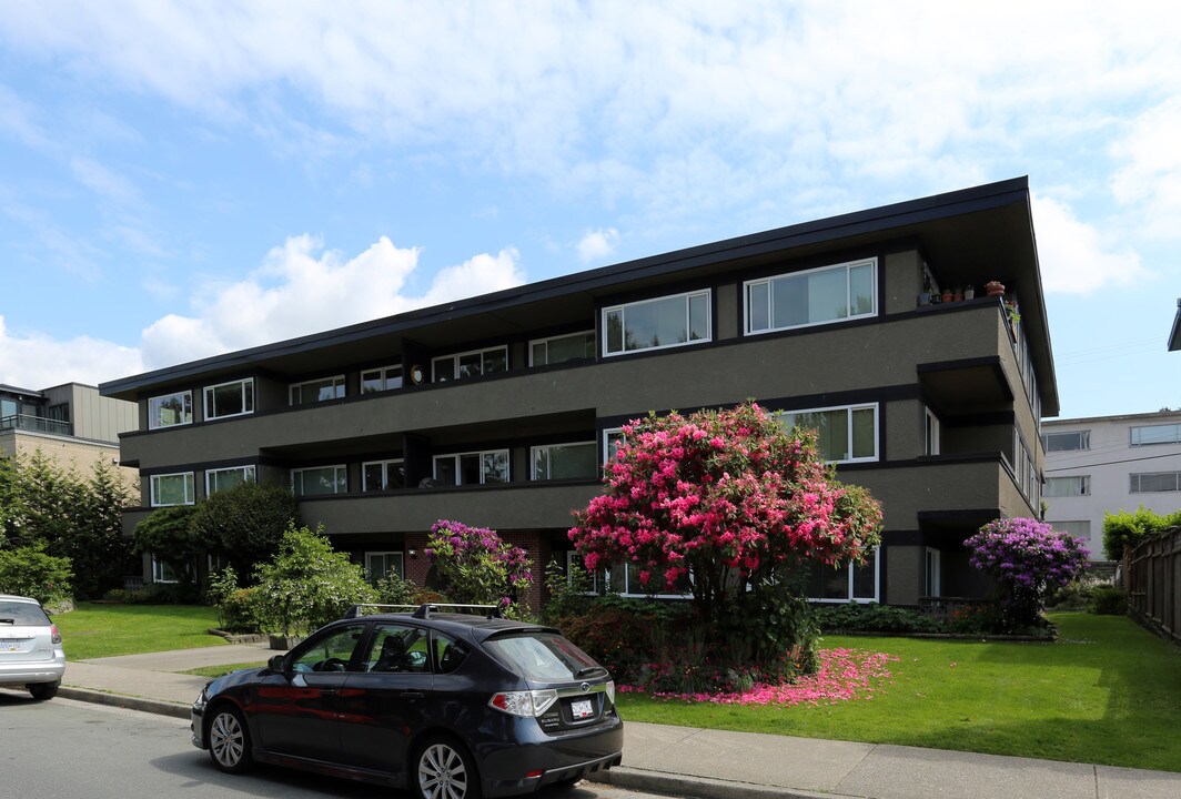 2050 W 1st Ave in Vancouver, BC - Building Photo