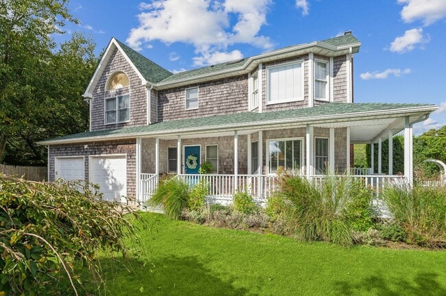 property at 25 Meadowgrass Ln