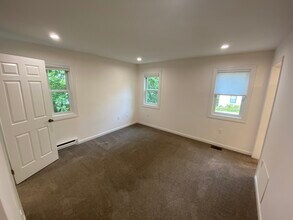 1 Angela Ln, Unit 1 in Watertown, MA - Foto de edificio - Building Photo