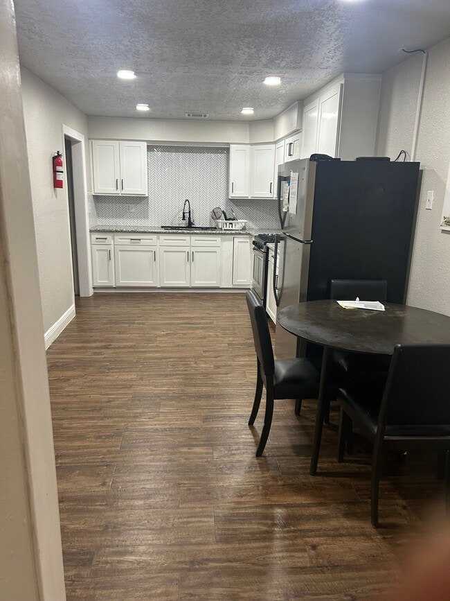 523 Cresline St in Houston, TX - Building Photo - Building Photo