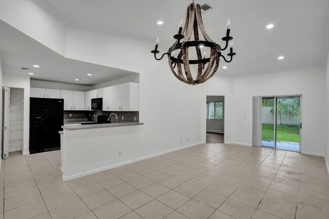 1841 SW 112 Terrace in Miramar, FL - Foto de edificio - Building Photo