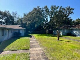 322 Pelham Rd in Fort Walton Beach, FL - Building Photo