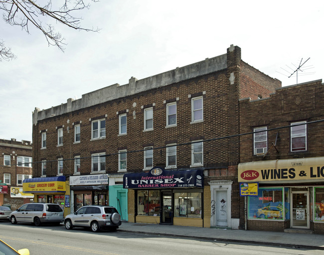 66 Hendrix St in Brooklyn, NY - Foto de edificio - Building Photo