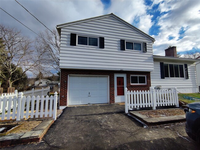 property at 809 Murray Hill Rd