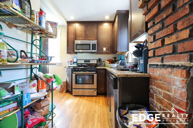 66 Parsons St, Unit 2 in Boston, MA - Foto de edificio - Building Photo