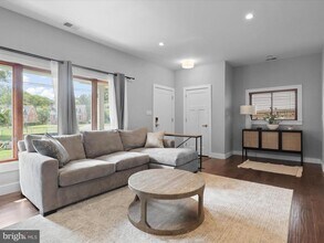 3005 Rogers Dr in Falls Church, VA - Building Photo - Building Photo