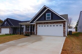 755 Spartan Commodor Ln in Inman, SC - Building Photo - Building Photo